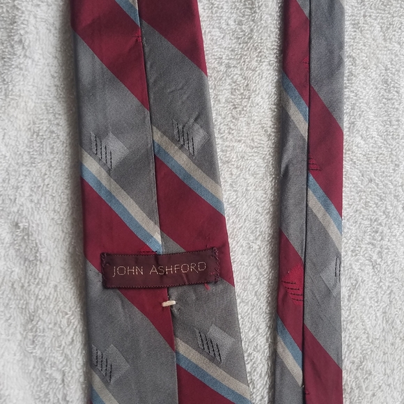 John Ashford 100% Silk Necktie / Suit Tie Grey, Red, Blue Stripe - Picture 9 of 14